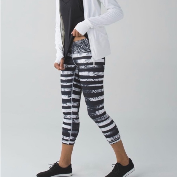 lululemon athletica Pants - Lululemon Wunder Under Crop in Shady Palms